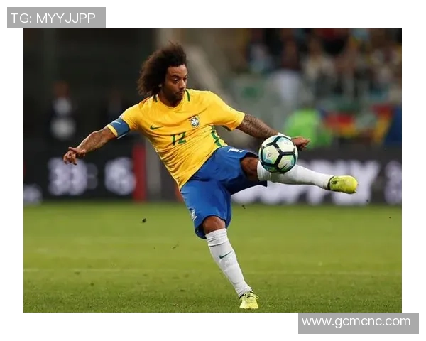 马塞洛足球摆件完美再现球场英姿 引领足球收藏潮流